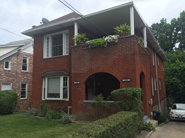 Building Photo - 2528 Beechwood Blvd