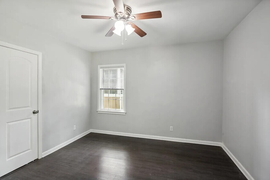 Building Photo - 1268 Eastland Rd SE