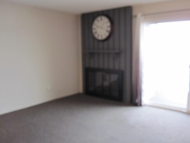 Building Photo - 820 Cliffs Dr