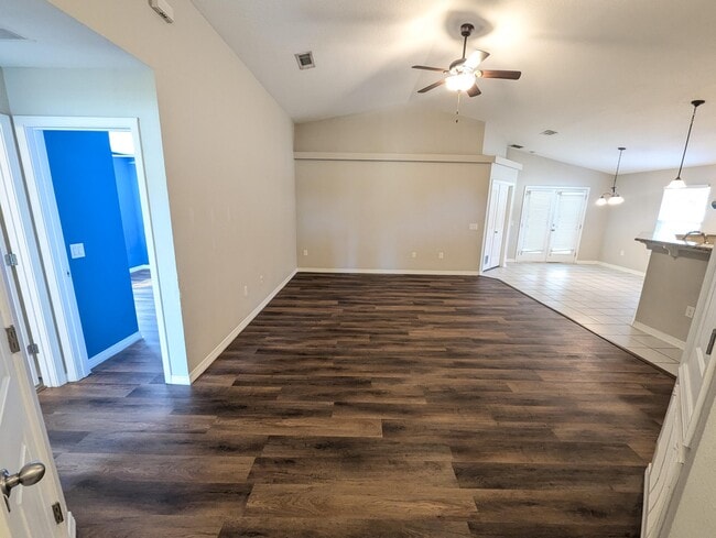 Building Photo - 8430 Island Dr