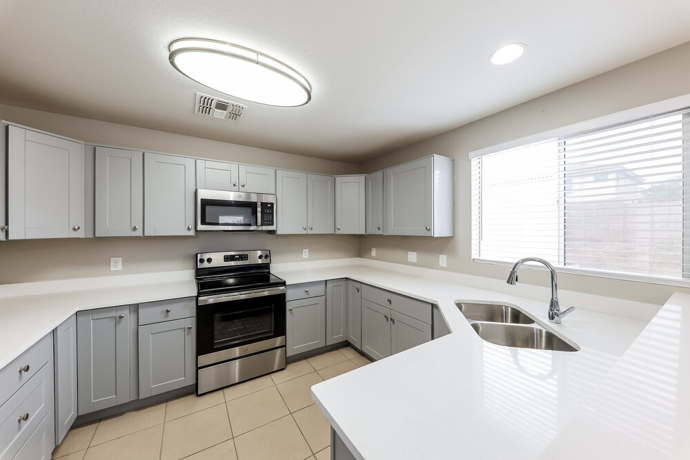 Building Photo - 11814 W Poinsettia Dr