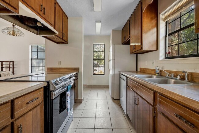 Building Photo - 1826 Meriadoc Rd