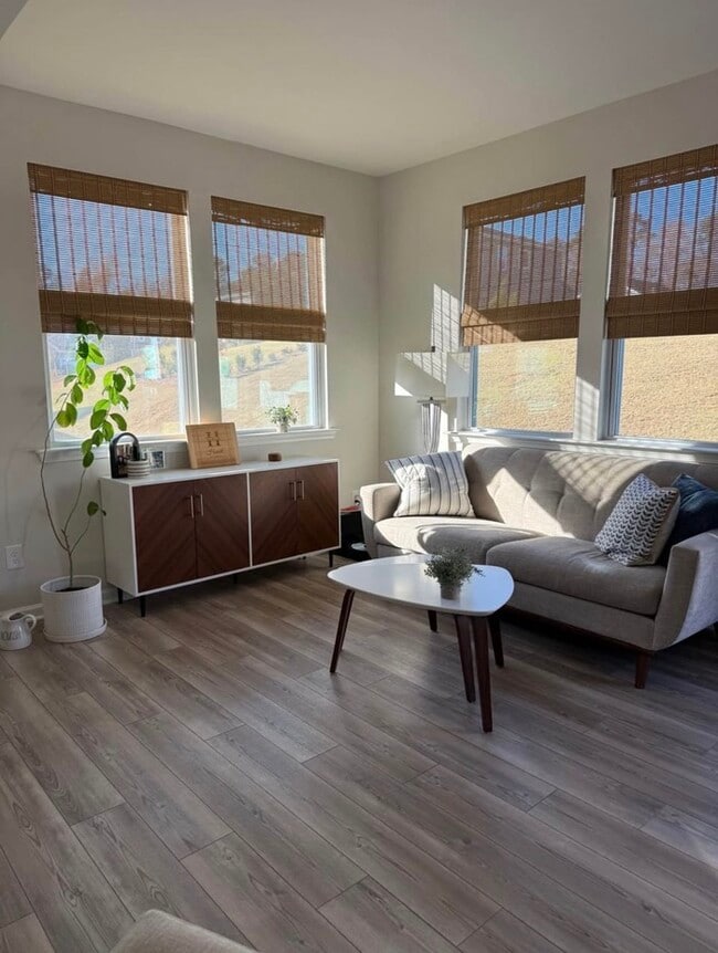 Building Photo - Earn Wealth While Leasing - Like a Homeowner - Lease to Own