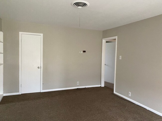 Building Photo - 1211 Blanton Pl
