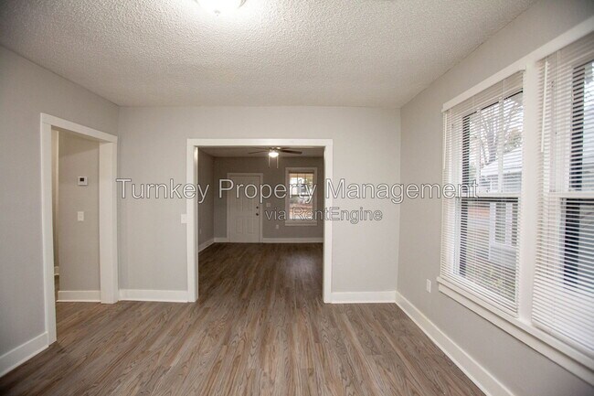 Building Photo - 1415 S Cedar St