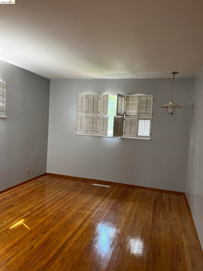 Building Photo - 1004 Almond St