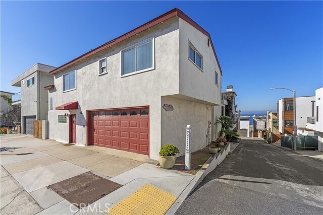 Building Photo - 132 1st Pl