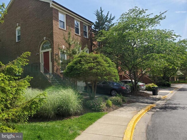 Building Photo - 1569 Templeton Pl