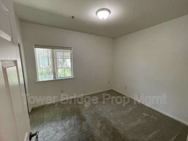 Building Photo - 4200 E Commerce Way