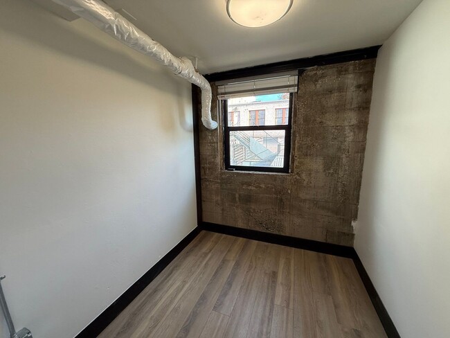 Building Photo - 160 Liberty St NE