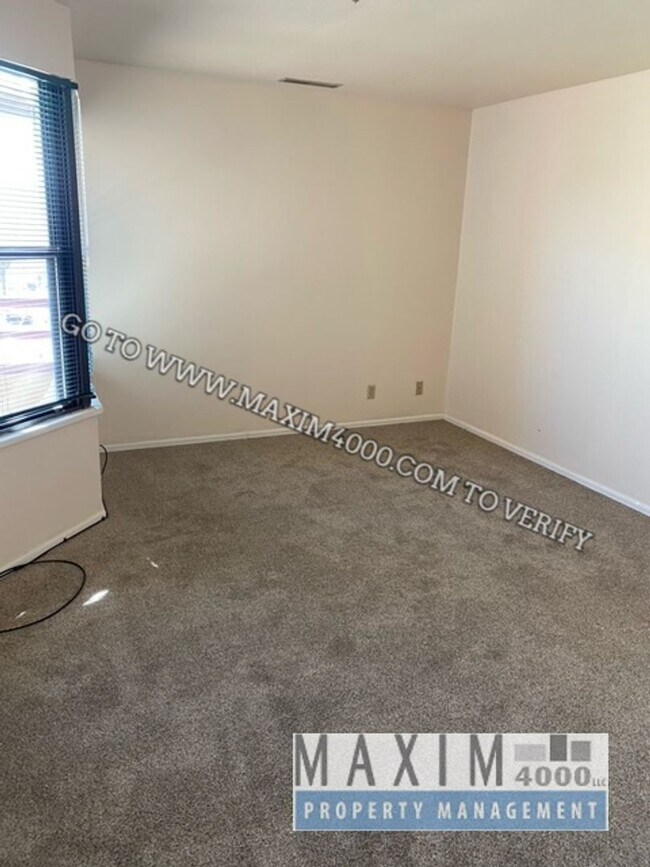 Building Photo - 1111 Horizon Dr