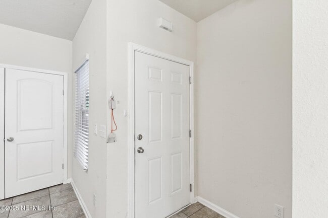 Building Photo - 750 Servia Dr