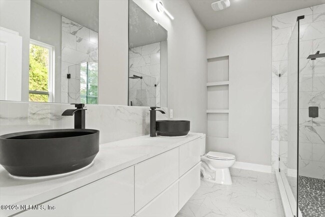 Building Photo - 5405 Heckscher Dr