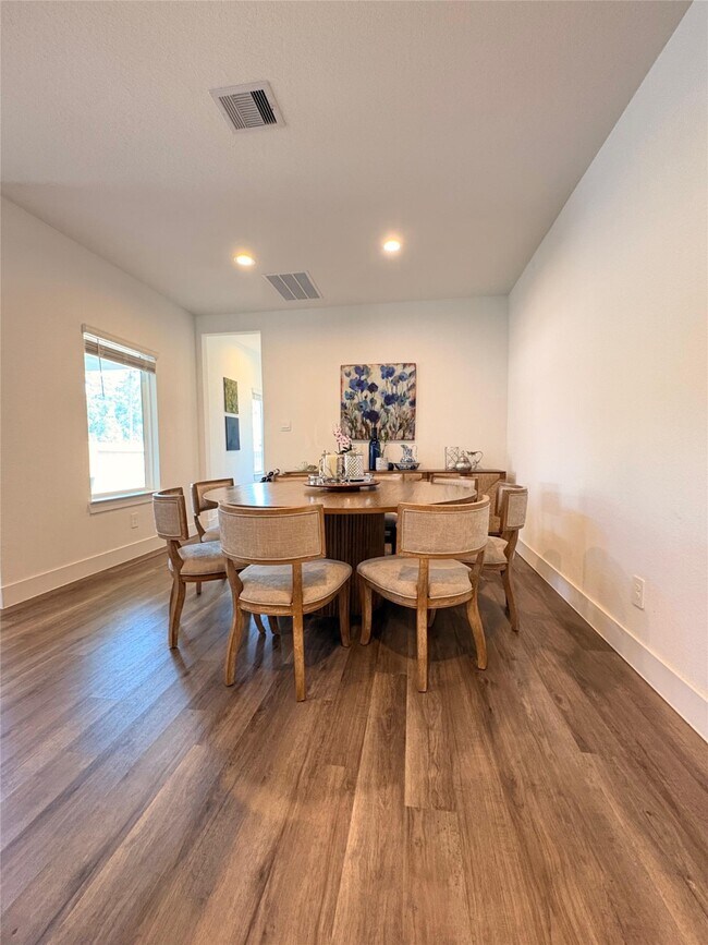 Building Photo - 13712 Moss Lake Ln