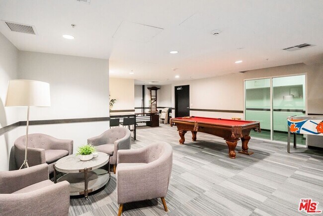 Building Photo - 655 S Hope St