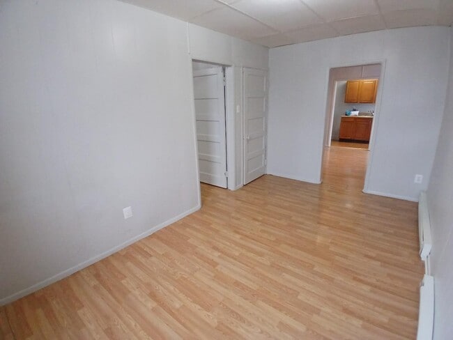 Building Photo - 126 E Main St