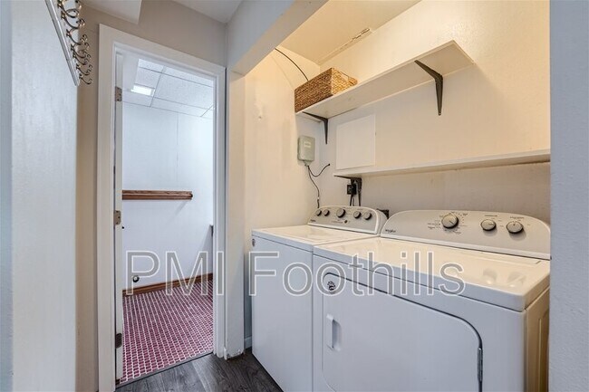 Building Photo - 11516 W 102nd Pl
