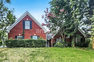Building Photo - 840 James Ridge Dr