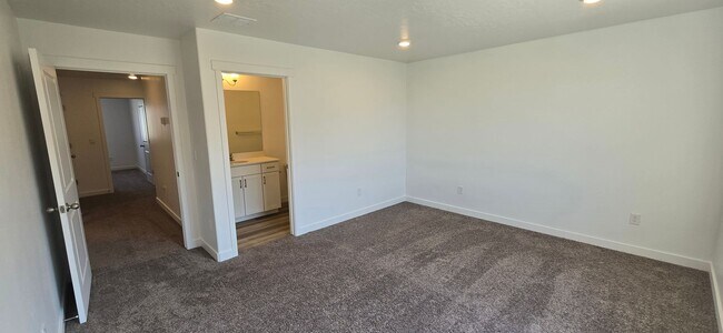 Building Photo - 1208 Summit Ridge Pkwy
