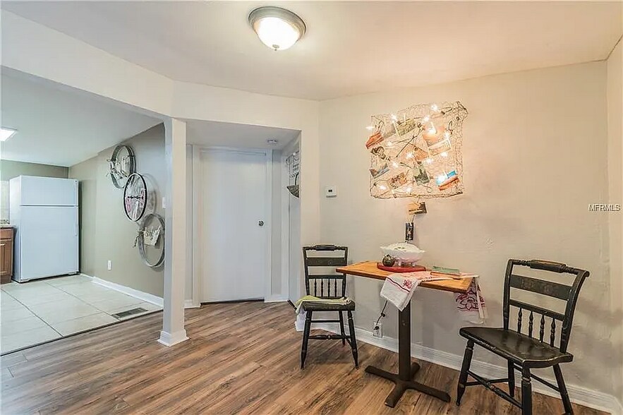 Building Photo - 228 W Jean St