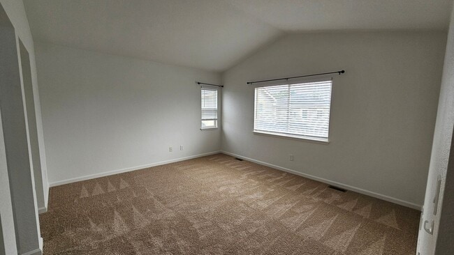 Building Photo - Spacious Newly Renovated Home