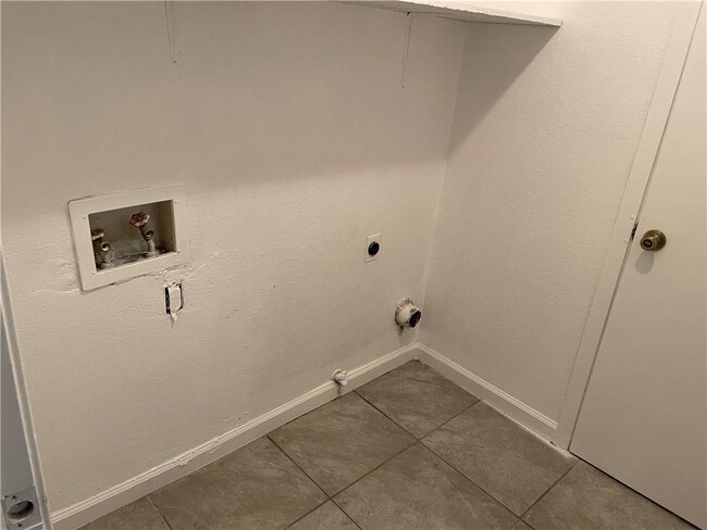 Building Photo - 8303 Gallatin Dr