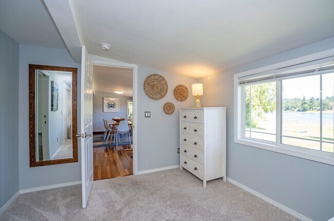 Building Photo - SHORT TERM LEASES! 1-6 months - 3-Bedroom ...