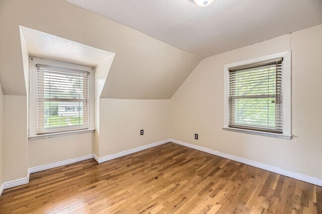 Building Photo - Charming 3BR House in Littleton