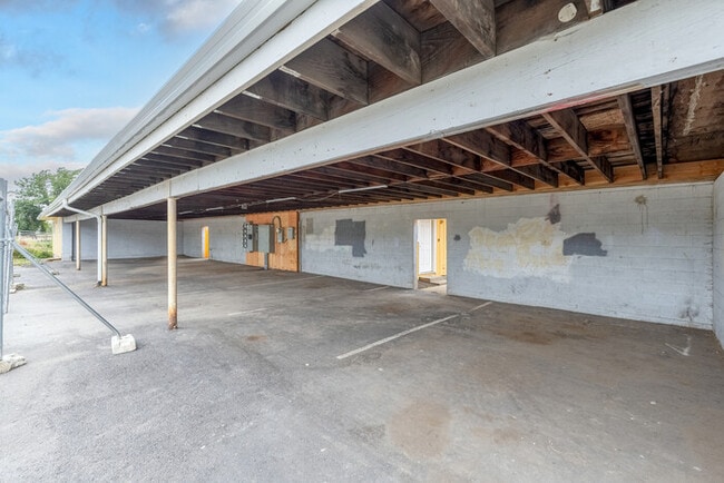 Building Photo - TWO BEDROOM ONE BATH APARTMENT IN LONGVIEW