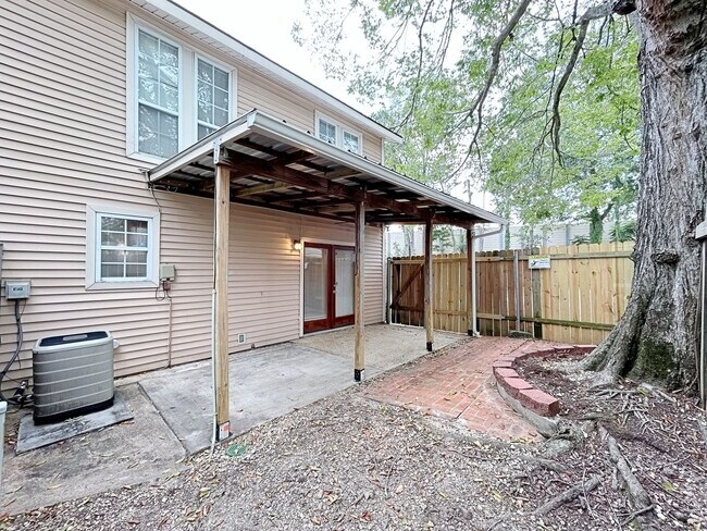 Building Photo - Prime 3 Bed, 2.5 Bath with Fireplace & Fenced Patio!