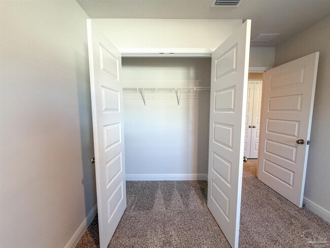 Building Photo - 710-E Giese Ln