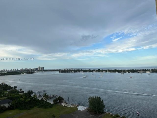 Building Photo - 5600 N Flagler Dr