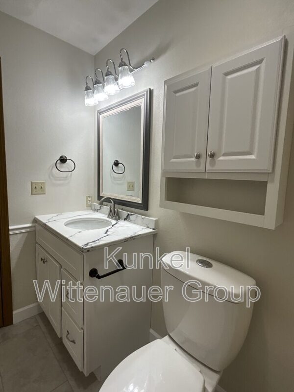 Building Photo - 611 Carol Ann Dr