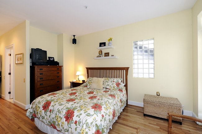 Building Photo - 1757 T Street NWUnit C