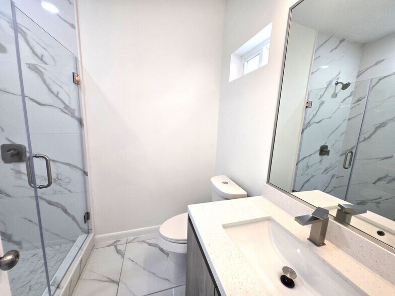 Building Photo - 3201 Magdalena St