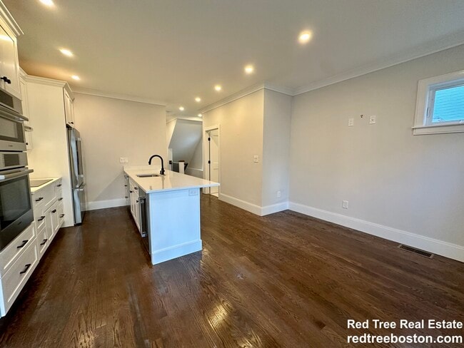 Building Photo - 14 Porter St