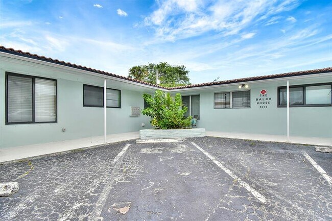 Building Photo - 6101 NW 9th Ct