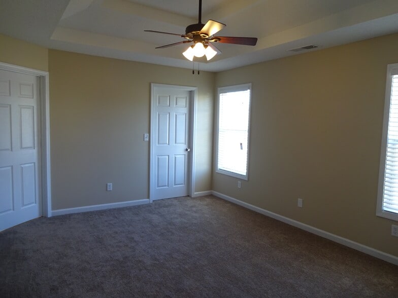 Building Photo - 304 High Point Pl