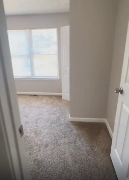 Building Photo - 1138 School Side Dr