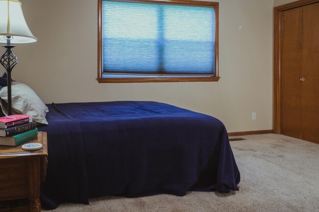 Building Photo - 1001 W Will Rogers Dr