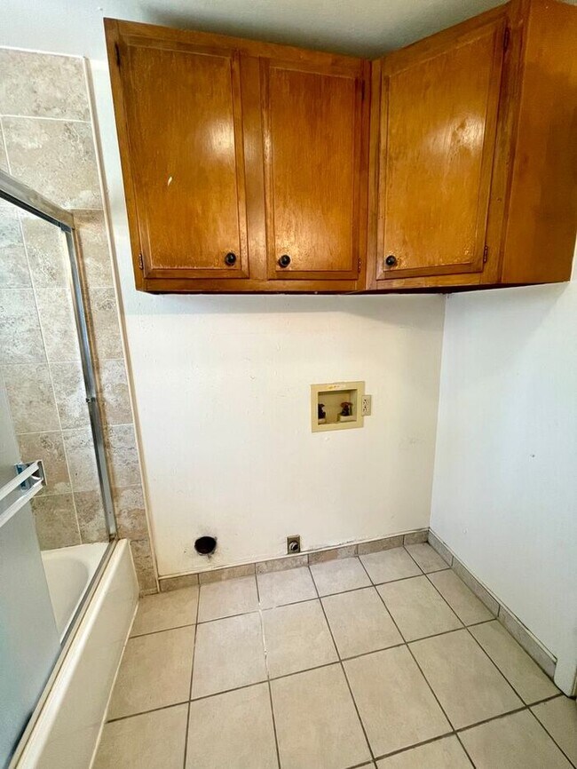 Building Photo - 2 Bedroom, 1 Bath Duplex on Outskirts of Loveland, CO
