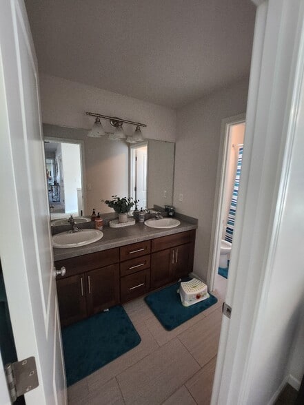 Building Photo - 4425 30th Dr SE