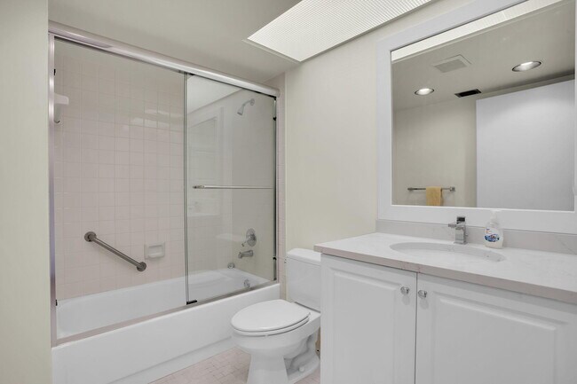 Building Photo - 1605 Abaco Dr