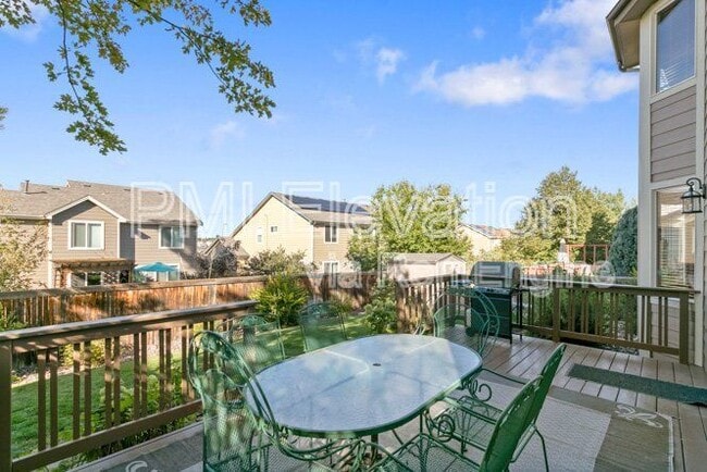 Building Photo - 829 W Sparrow Hawk Dr