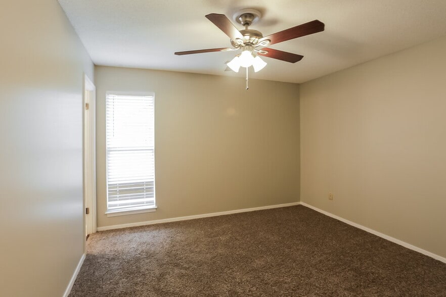 Building Photo - 6500 Cornwall Rd