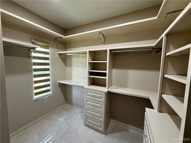 Building Photo - 17 West Dr