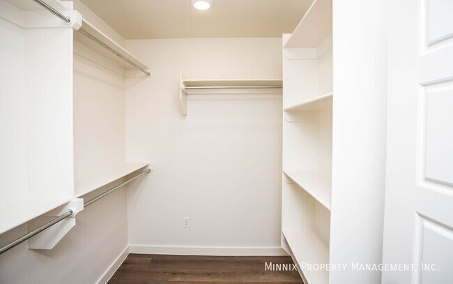 Building Photo - 2134 Langford Ave