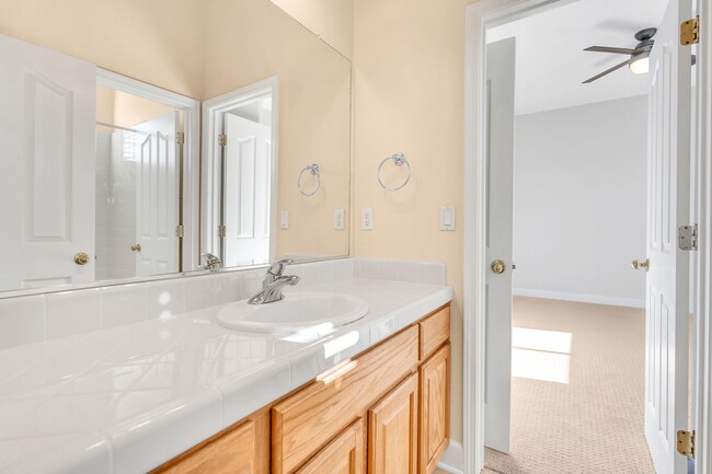 Building Photo - Gorgeous Single Story Home with a Sparklin...