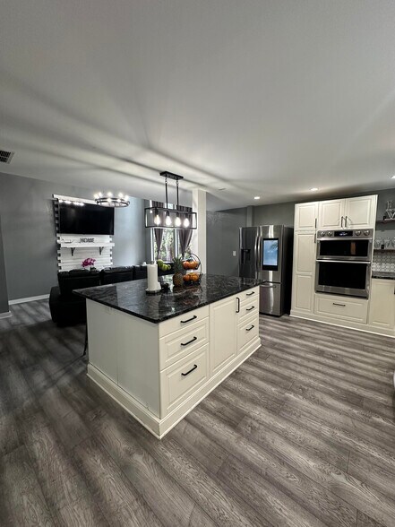 Kitchen - 9824 157th St E