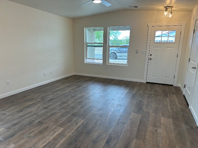 Building Photo - 2885 Presley Ave